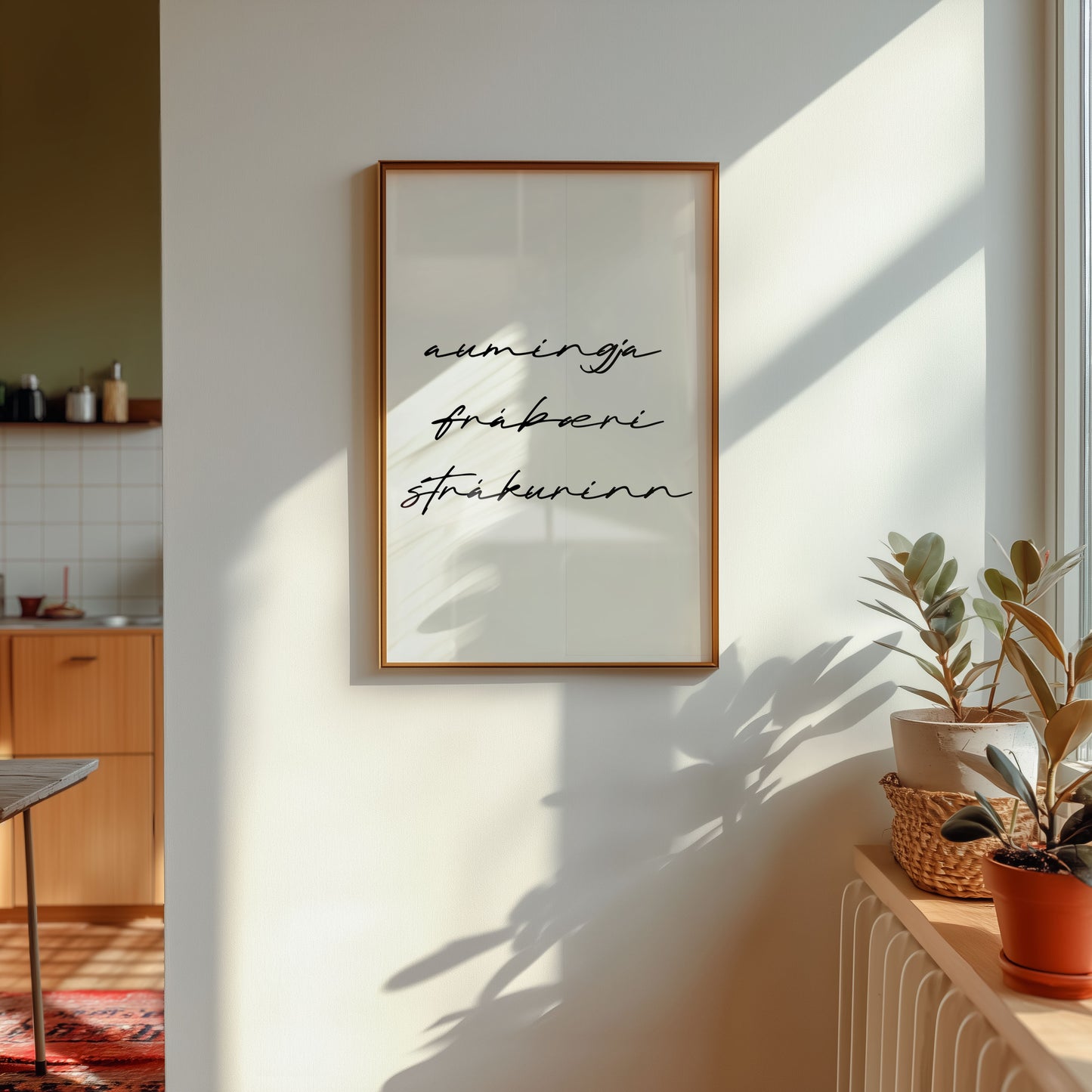 Innrammað platkat upp á hvítum vegg með textanum: aumingja frábæri strákurinn.